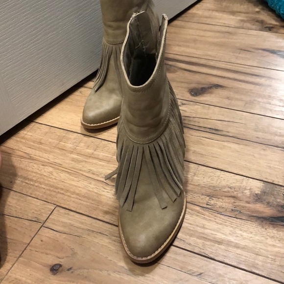 Very volatile fringe booties - Picture 3 of 5